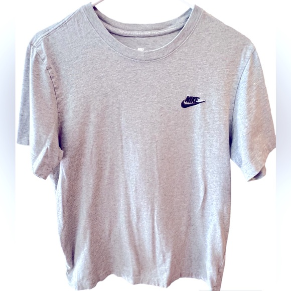 Gray Nike Short Sleeve T-Shirt with Embroidered Black Nike Swoosh Logo. Size = M - Picture 1 of 8